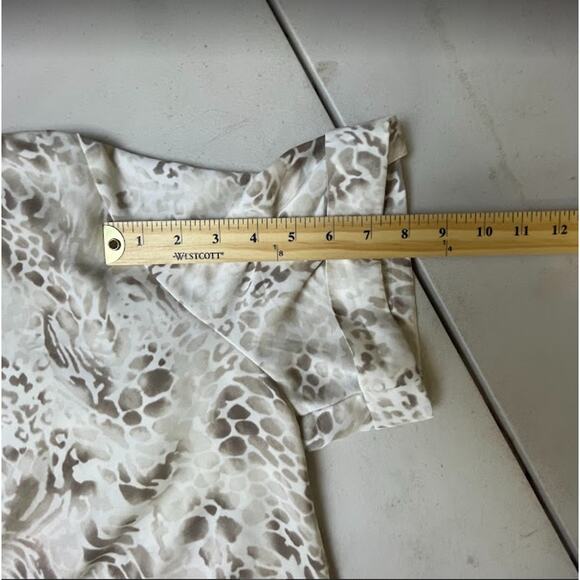 Chico's Beige White Animal Print Collar Button-Up Short Sleeve Blouse Size 3 - Picture 6 of 7